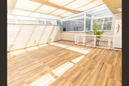 Casa de condomínio à venda com 210m², 3 quartos e 2 vagasTerraço