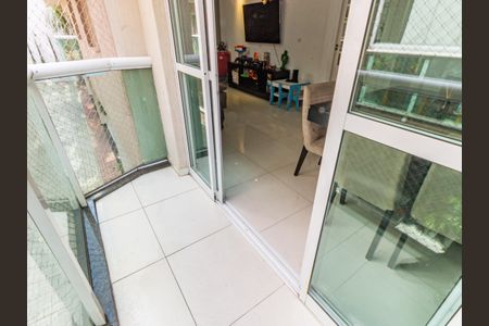 Casa de condomínio à venda com 210m², 3 quartos e 2 vagasVaranda