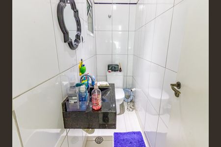 Casa de condomínio à venda com 210m², 3 quartos e 2 vagasLavabo