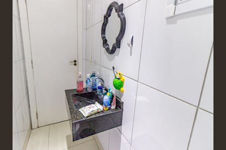 Casa de condomínio à venda com 210m², 3 quartos e 2 vagasLavabo