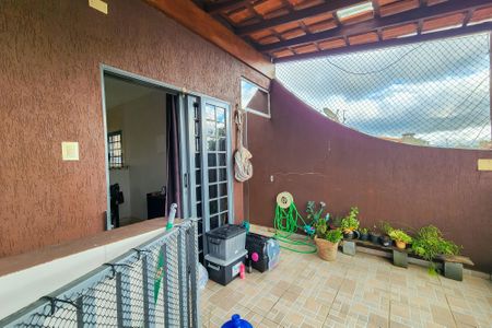 Casa à venda com 260m², 4 quartos e 3 vagasVaranda - Casa 2