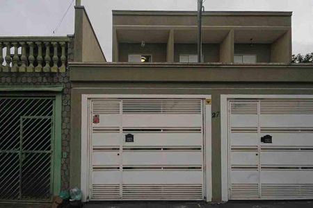 Casa à venda com 130m², 2 quartos e 3 vagas Casa à venda com 130m², 2 quartos e 3 vagasFachada