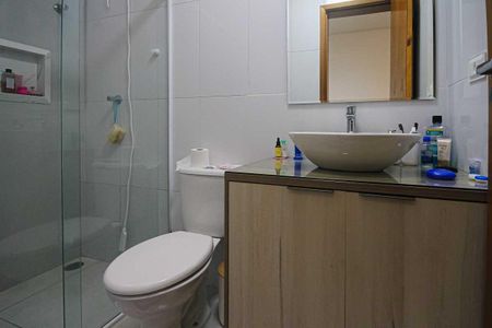 Casa à venda com 130m², 2 quartos e 3 vagas Casa à venda com 130m², 2 quartos e 3 vagasBanheiro da Suite