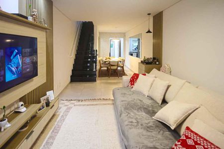 Casa à venda com 130m², 2 quartos e 3 vagas Casa à venda com 130m², 2 quartos e 3 vagasSala