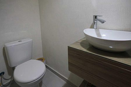 Casa à venda com 130m², 2 quartos e 3 vagas Casa à venda com 130m², 2 quartos e 3 vagasLavabo