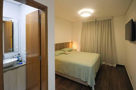 Casa à venda com 130m², 2 quartos e 3 vagas Casa à venda com 130m², 2 quartos e 3 vagasSuite