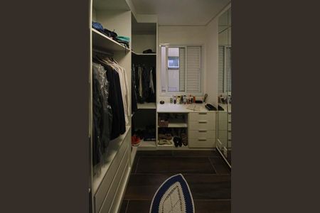 Casa à venda com 130m², 2 quartos e 3 vagas Casa à venda com 130m², 2 quartos e 3 vagasCloset/Quarto