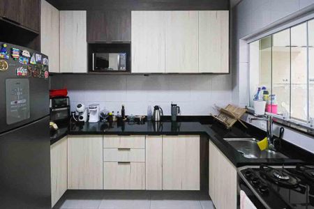 Casa à venda com 130m², 2 quartos e 3 vagas Casa à venda com 130m², 2 quartos e 3 vagasCozinha