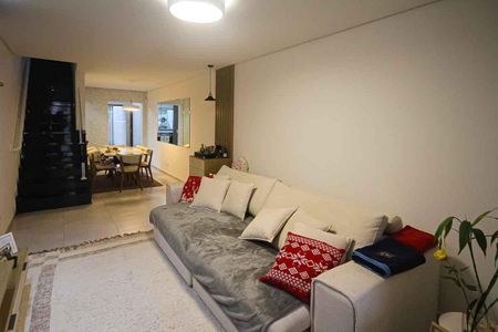 Casa à venda com 130m², 2 quartos e 3 vagas Casa à venda com 130m², 2 quartos e 3 vagasSala