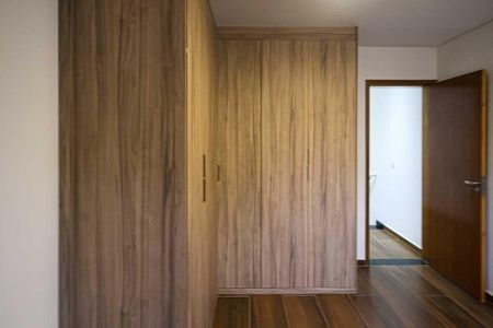 Casa à venda com 130m², 2 quartos e 3 vagas Casa à venda com 130m², 2 quartos e 3 vagasQuarto