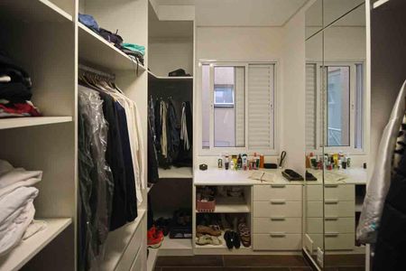 Casa à venda com 130m², 2 quartos e 3 vagas Casa à venda com 130m², 2 quartos e 3 vagasCloset/Quarto