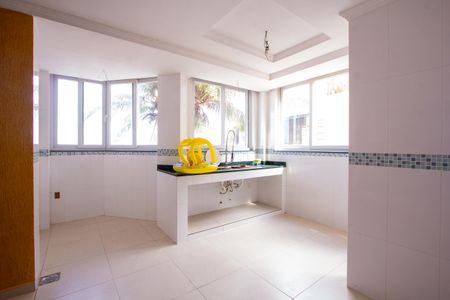 Casa para alugar com 500m², 6 quartos e 4 vagasCozinha 2