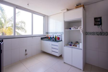 Casa para alugar com 500m², 6 quartos e 4 vagasCozinha 1