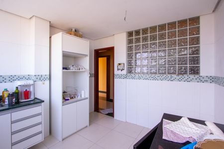 Casa para alugar com 500m², 6 quartos e 4 vagasCozinha 1