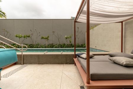 Apartamento à venda com 149m², 3 quartos e 2 vagas Apartamento à venda com 149m², 3 quartos e 2 vagasÁrea comum - Piscina