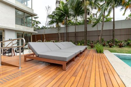 Apartamento à venda com 149m², 3 quartos e 2 vagas Apartamento à venda com 149m², 3 quartos e 2 vagasÁrea comum - Piscina