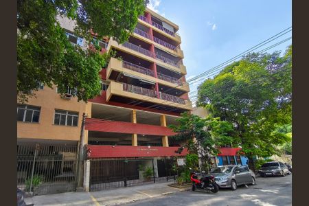 Apartamento à venda com 105m², 3 quartos e 2 vagasFachada e portaria