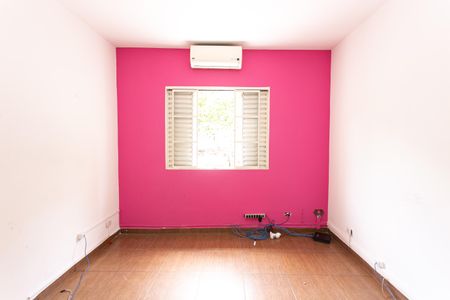 Casa à venda com 350m², 5 quartos e 5 vagasSuíte