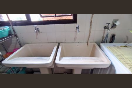 Apartamento à venda com 216m², 4 quartos e 3 vagas Apartamento à venda com 216m², 4 quartos e 3 vagasÁrea de Serviço