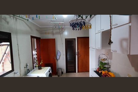 Apartamento à venda com 216m², 4 quartos e 3 vagas Apartamento à venda com 216m², 4 quartos e 3 vagasÁrea de Serviço