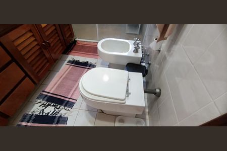Apartamento à venda com 216m², 4 quartos e 3 vagas Apartamento à venda com 216m², 4 quartos e 3 vagasBanheiro da Suíte 1