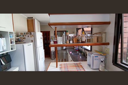 Apartamento à venda com 216m², 4 quartos e 3 vagas Apartamento à venda com 216m², 4 quartos e 3 vagasCozinha