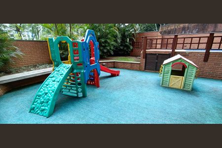 Apartamento à venda com 216m², 4 quartos e 3 vagas Apartamento à venda com 216m², 4 quartos e 3 vagasÁrea comum - Playground