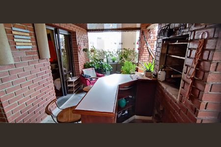 Apartamento à venda com 216m², 4 quartos e 3 vagas Apartamento à venda com 216m², 4 quartos e 3 vagasVaranda gourmet