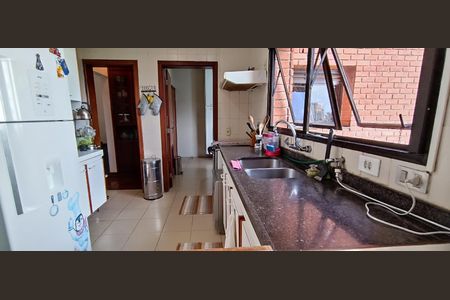 Apartamento à venda com 216m², 4 quartos e 3 vagas Apartamento à venda com 216m², 4 quartos e 3 vagasCozinha