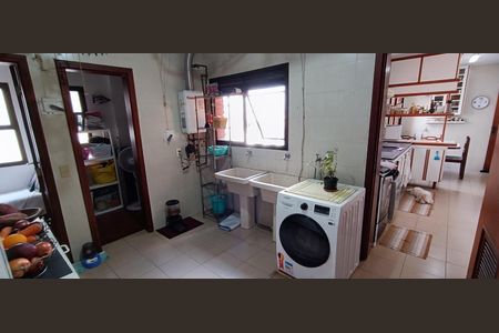 Apartamento à venda com 216m², 4 quartos e 3 vagas Apartamento à venda com 216m², 4 quartos e 3 vagasÁrea de Serviço