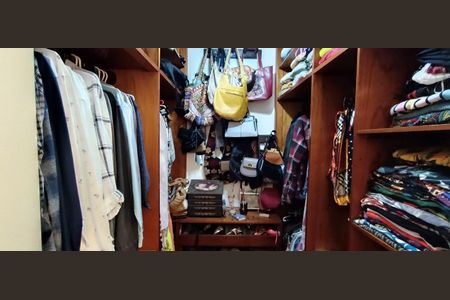 Apartamento à venda com 216m², 4 quartos e 3 vagas Apartamento à venda com 216m², 4 quartos e 3 vagasCloset da suíte 1