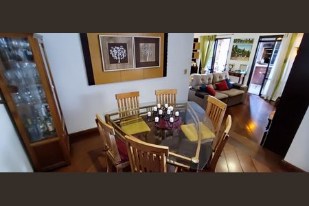 Apartamento à venda com 216m², 4 quartos e 3 vagas Apartamento à venda com 216m², 4 quartos e 3 vagasSala de Jantar