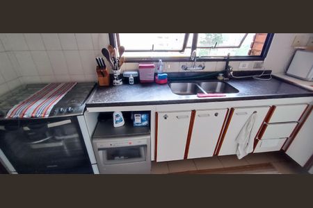 Apartamento à venda com 216m², 4 quartos e 3 vagas Apartamento à venda com 216m², 4 quartos e 3 vagasCozinha