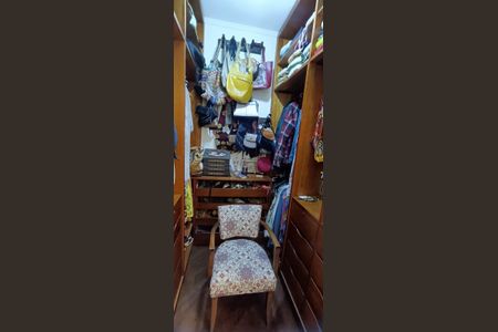 Apartamento à venda com 216m², 4 quartos e 3 vagas Apartamento à venda com 216m², 4 quartos e 3 vagasCloset da suíte 1