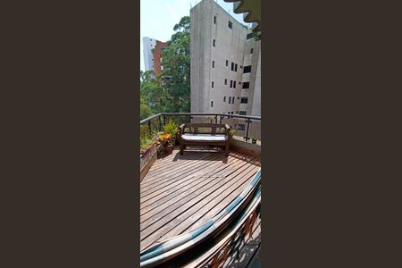 Apartamento à venda com 216m², 4 quartos e 3 vagas Apartamento à venda com 216m², 4 quartos e 3 vagasVaranda gourmet