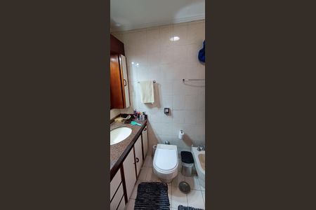 Apartamento à venda com 216m², 4 quartos e 3 vagas Apartamento à venda com 216m², 4 quartos e 3 vagasBanheiro da Suíte 2