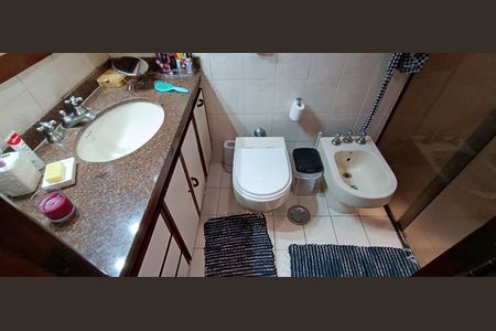 Apartamento à venda com 216m², 4 quartos e 3 vagas Apartamento à venda com 216m², 4 quartos e 3 vagasBanheiro da Suíte 2