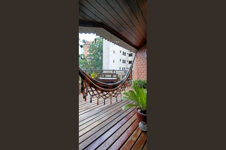 Apartamento à venda com 216m², 4 quartos e 3 vagas Apartamento à venda com 216m², 4 quartos e 3 vagasVaranda gourmet