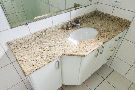Casa à venda com 170m², 3 quartos e 4 vagasBanheiro 1