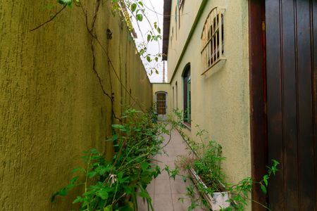 Casa à venda com 250m², 3 quartos e 5 vagasCorredor Externo