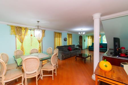 Casa à venda com 250m², 3 quartos e 5 vagasSala