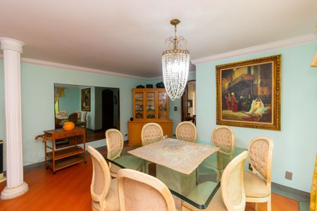 Casa à venda com 250m², 3 quartos e 5 vagasSala