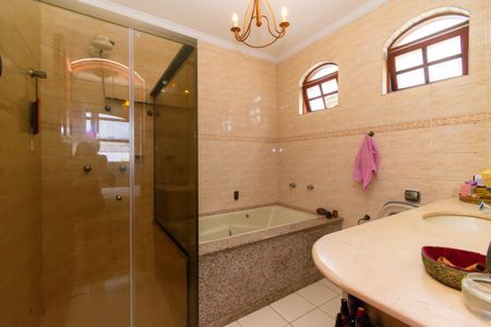 Casa à venda com 250m², 3 quartos e 5 vagasBanheiro da Suíte