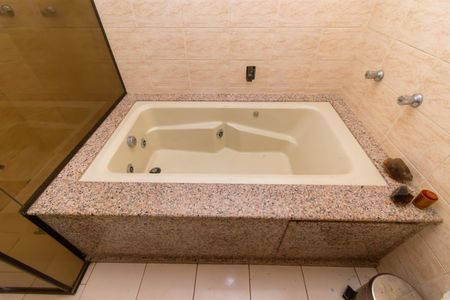 Casa à venda com 250m², 3 quartos e 5 vagasBanheiro da Suíte