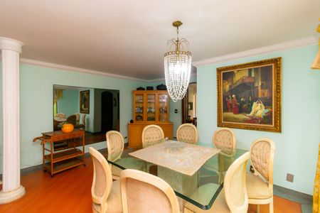 Casa à venda com 250m², 3 quartos e 5 vagasSala