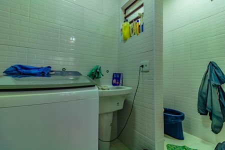 Casa à venda com 95m², 4 quartos e 4 vagas Casa à venda com 95m², 4 quartos e 4 vagasÁrea de Serviço