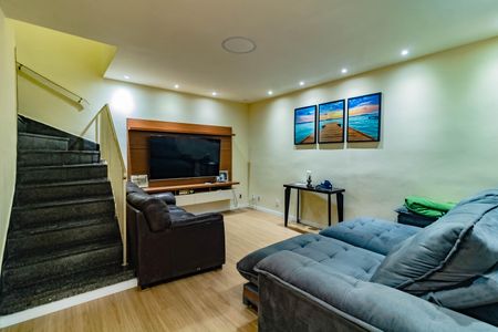 Casa à venda com 95m², 4 quartos e 4 vagas Casa à venda com 95m², 4 quartos e 4 vagasSala