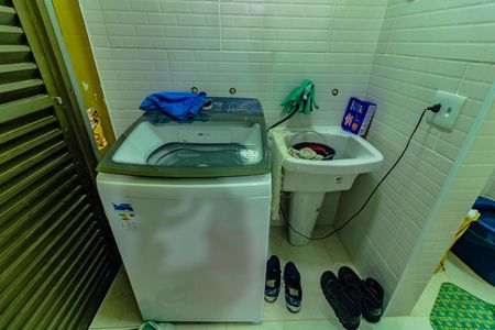 Casa à venda com 95m², 4 quartos e 4 vagas Casa à venda com 95m², 4 quartos e 4 vagasÁrea de Serviço