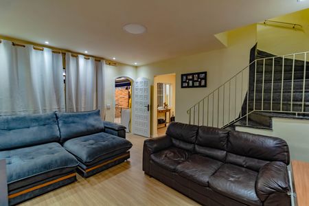 Casa à venda com 95m², 4 quartos e 4 vagas Casa à venda com 95m², 4 quartos e 4 vagasSala