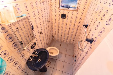 Casa à venda com 95m², 4 quartos e 4 vagas Casa à venda com 95m², 4 quartos e 4 vagasBanheiro Social